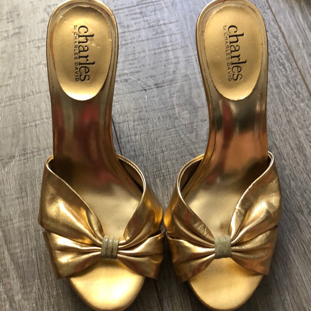 Gold heel